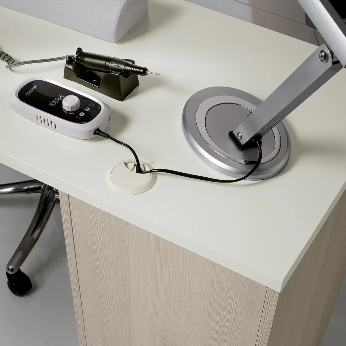 Table Manucure en Mélèze Naturel avec Tiroirs et Placard - Image 5